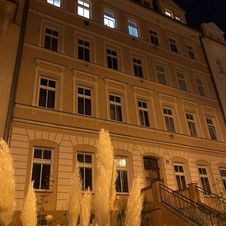 Byt S Krasnou Vyhlidkou Na Hotel Imperial Karlsbad Exterior foto