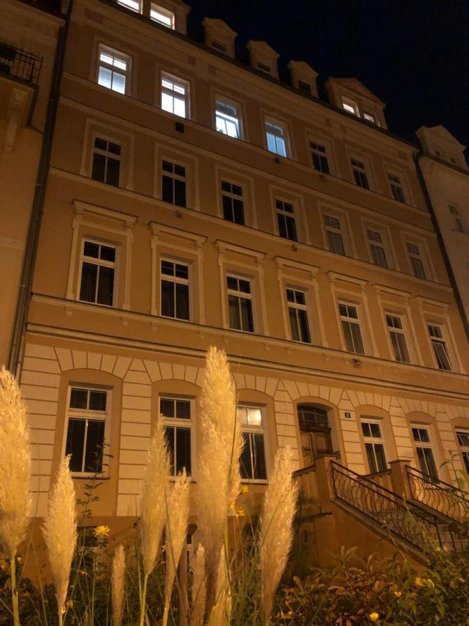 Byt S Krasnou Vyhlidkou Na Hotel Imperial Karlsbad Exterior foto